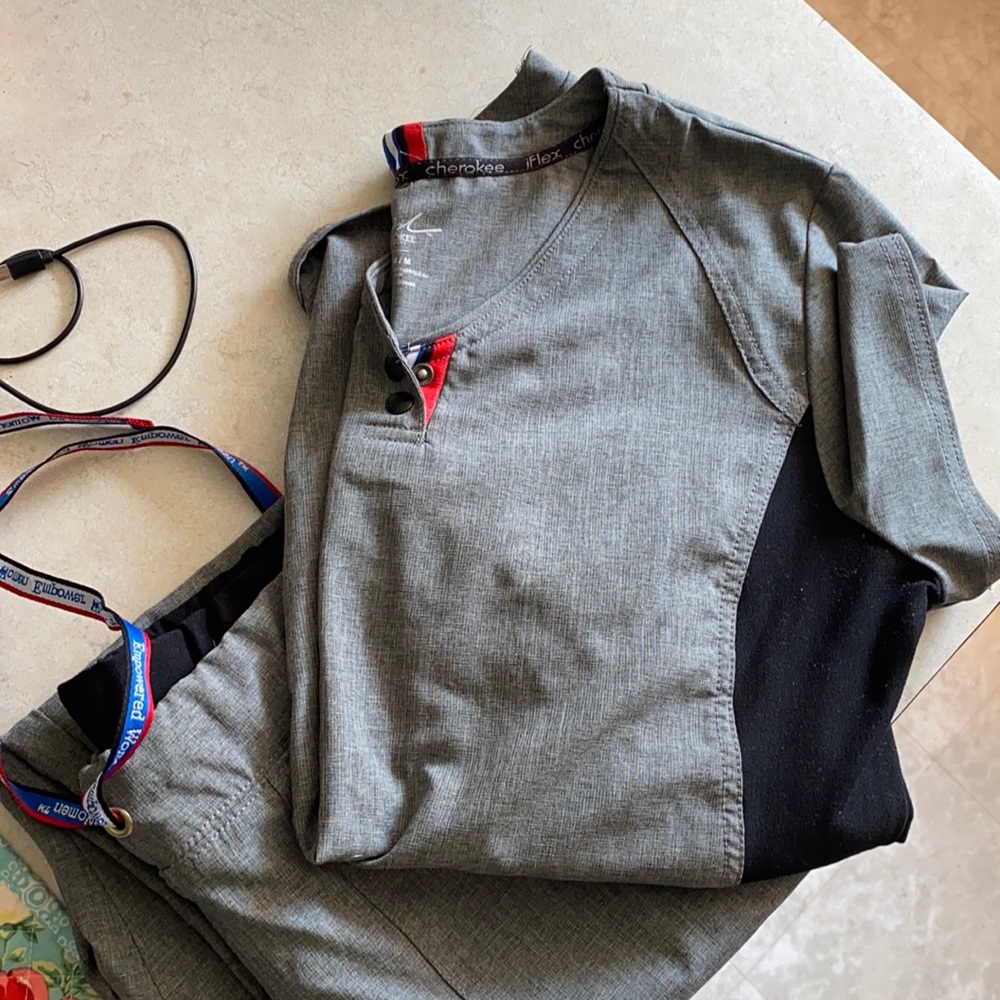 Cherokee IFlex scrub set